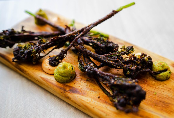 Imagen BIMIS EN TEMPURA DE MAIZ MORADO CON MAYONESA DE CURRY ROJO